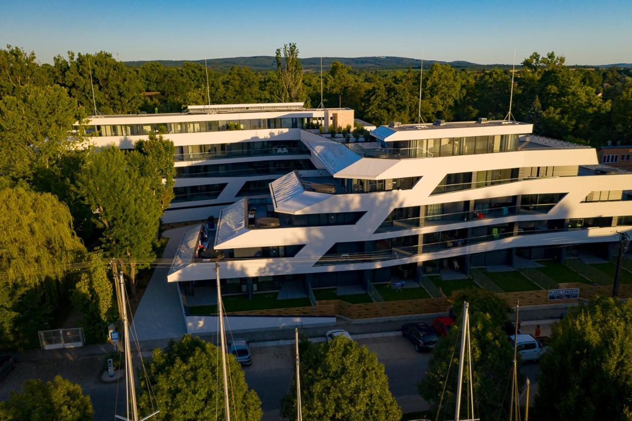 Marina Apartman Hotel Balatonszárszó Exterior foto