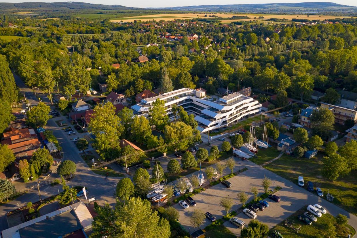 Marina Apartman Hotel Balatonszárszó Exterior foto