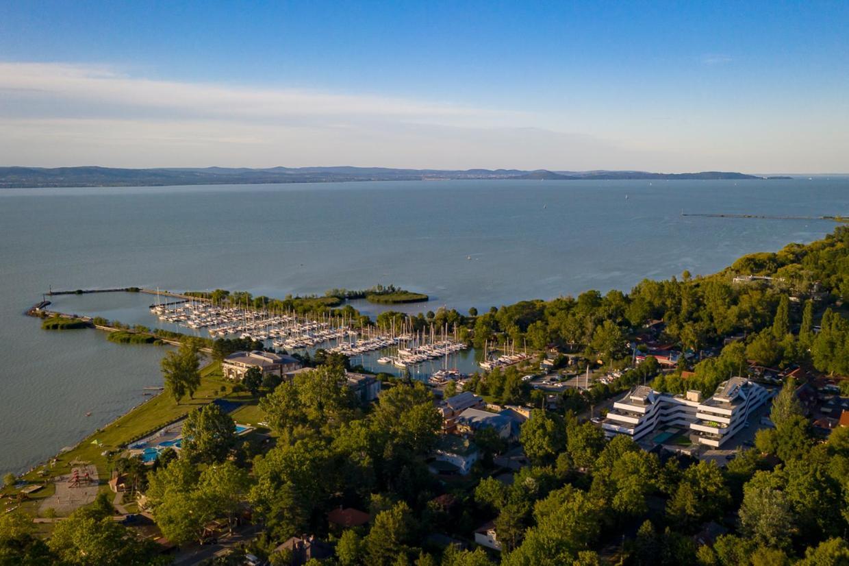 Marina Apartman Hotel Balatonszárszó Exterior foto