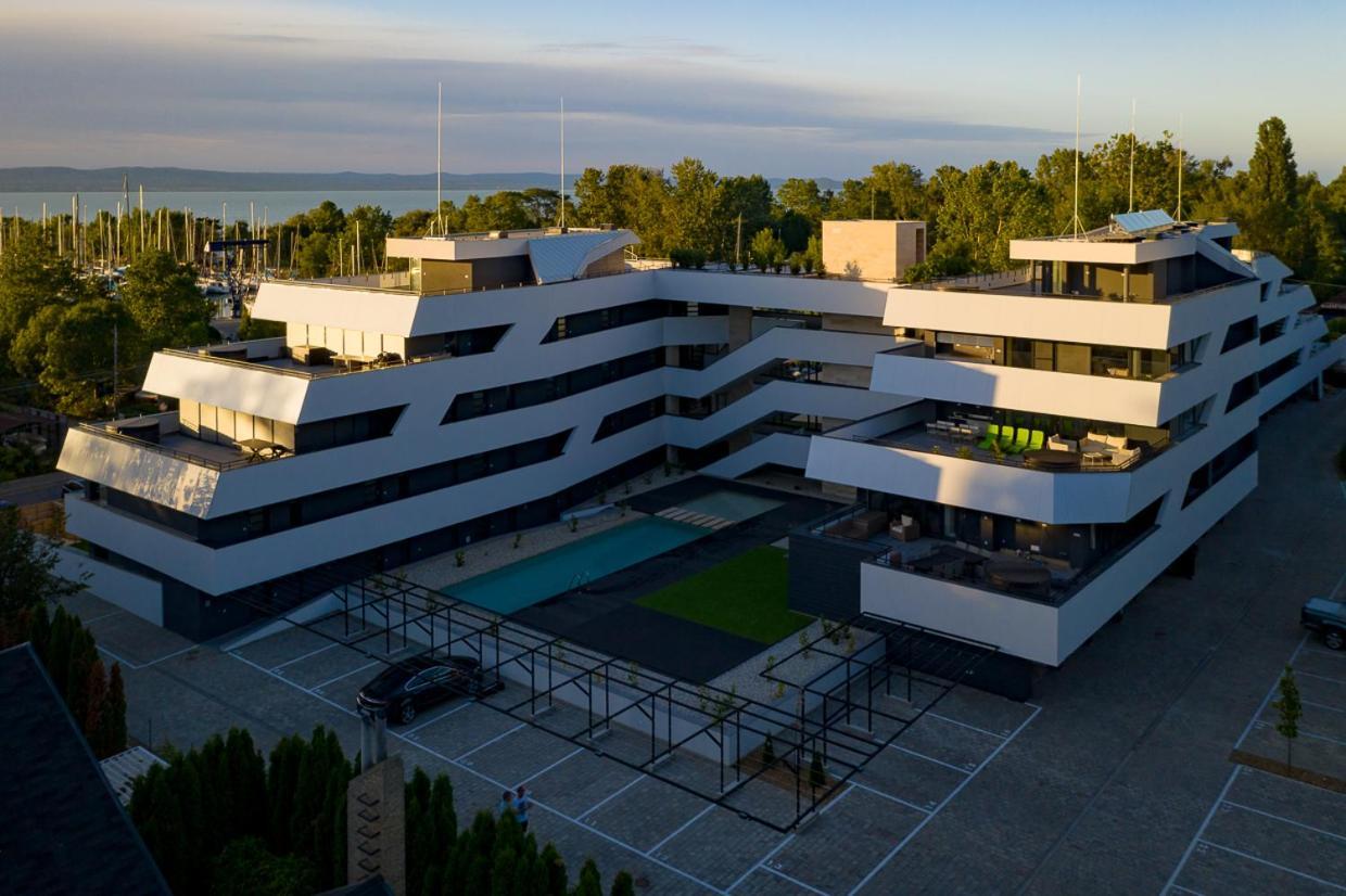 Marina Apartman Hotel Balatonszárszó Exterior foto
